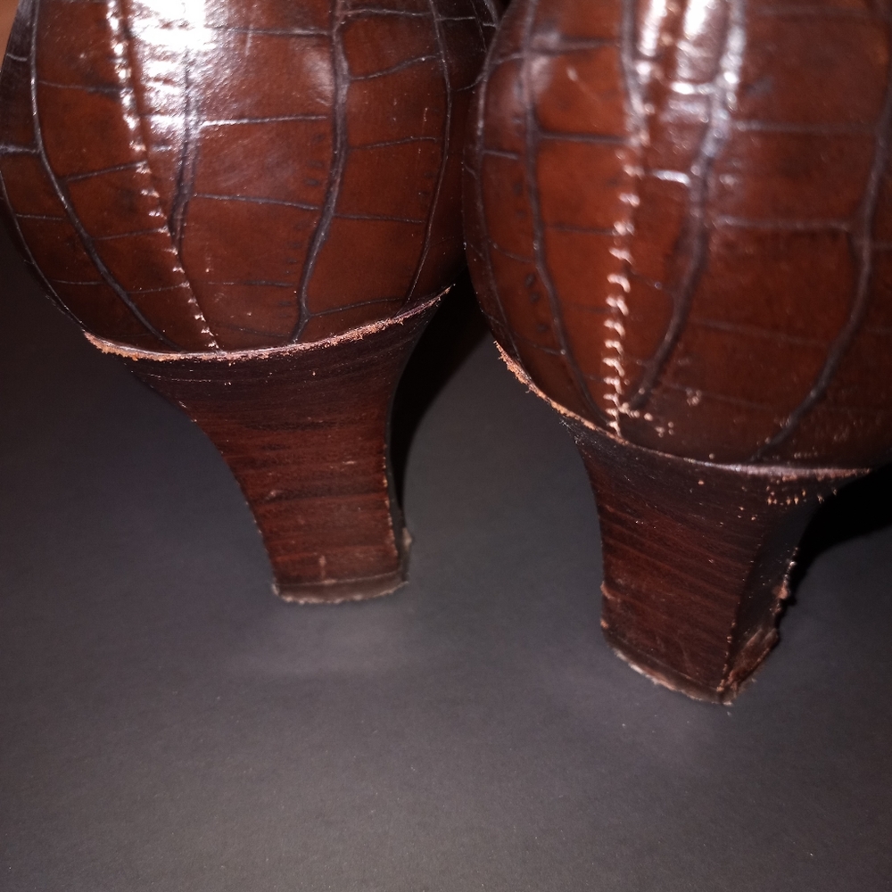 Shoes - Picture 4 of 4